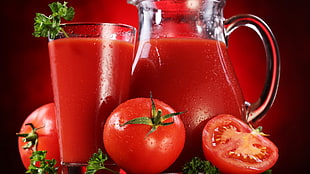 slice of tomato beside glass of tomato juice and pitcher of tomato juice HD wallpaper