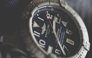 round silver Breitling analog watch HD wallpaper