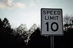 speed limit 10 signboard HD wallpaper