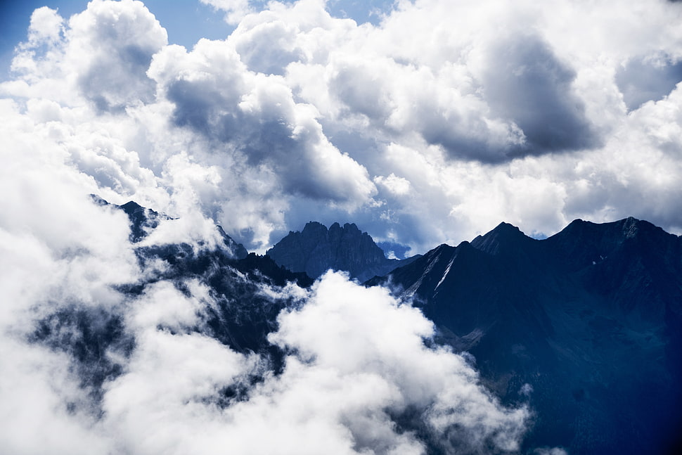 mountain filled with clouds HD wallpaper
