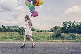 woman in white sleeveless dress while holding balloons HD wallpaper