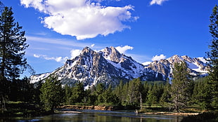 snowy mountain under the blue sky HD wallpaper