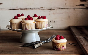 strawberry cupcakes HD wallpaper