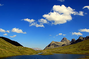 brown and green mountain during daytime HD wallpaper