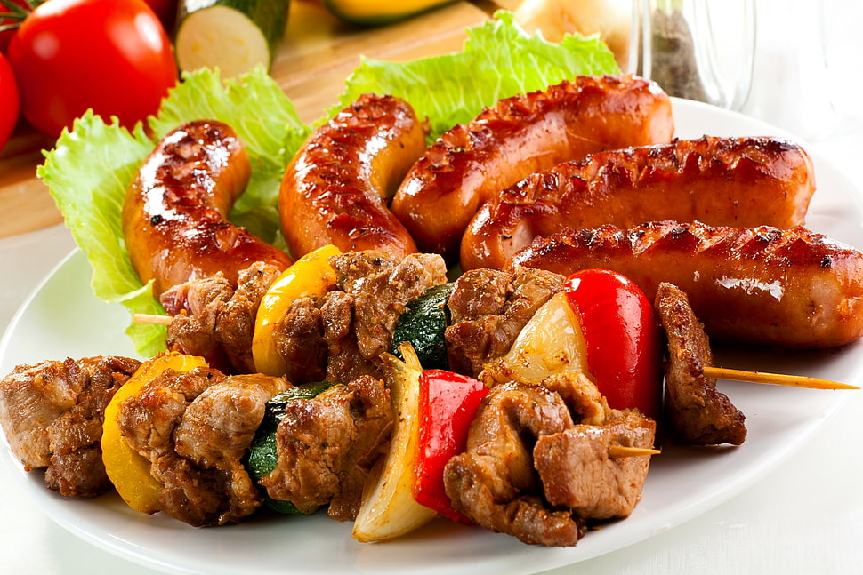 sausage and barbecue served on white ceramic plate with lettuce HD wallpaper