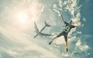 man wearing crew-neck t-shirt and gray shorts, landscape, jumping, airplane, sky HD wallpaper