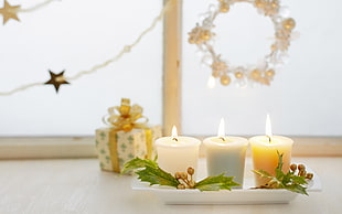 white and yellow floral ceramic pitcher, Christmas, New Year, candles, wreaths HD wallpaper