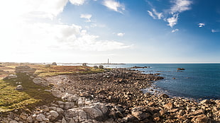 landscape photography of sea shore near body of water