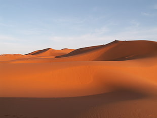 desert under white cloudy sky during daytime HD wallpaper