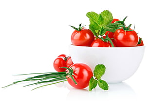 bunch of tomatoes on bowl HD wallpaper