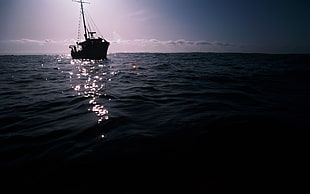 fishing vessel in ocean HD wallpaper