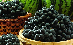 Blueberries in brown and brown woven baskets