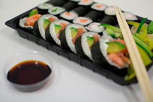 sushi on black tray HD wallpaper