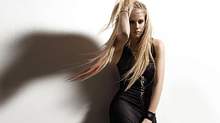 Avril Lavigne, Avril Lavigne, blonde, black dress, blue eyes HD wallpaper