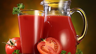 Tomato juice in glass of pitcher HD wallpaper