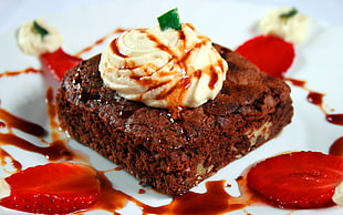 chocolate cake with syrup and cream on top HD wallpaper