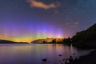 northern lights above body of water HD wallpaper