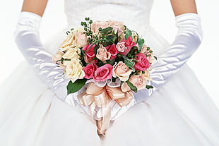 woman in white wedding dress holding bouquet of rose HD wallpaper