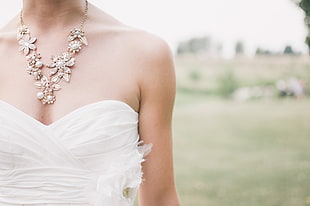women's white floral sweetheart neckline dress HD wallpaper