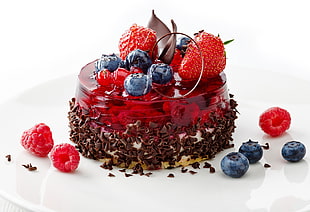 blueberries and Strawberries chocolate fondant cake illustration HD wallpaper