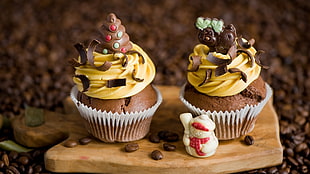 two cupcakes, cupcakes, food, dessert, chocolate HD wallpaper