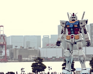 Gundam robot figure HD wallpaper