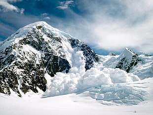 snow avalanche during daytime HD wallpaper