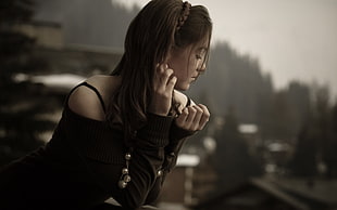 woman wearing black long-sleeved top HD wallpaper