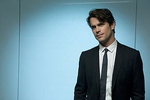 man in black suit and tie HD wallpaper