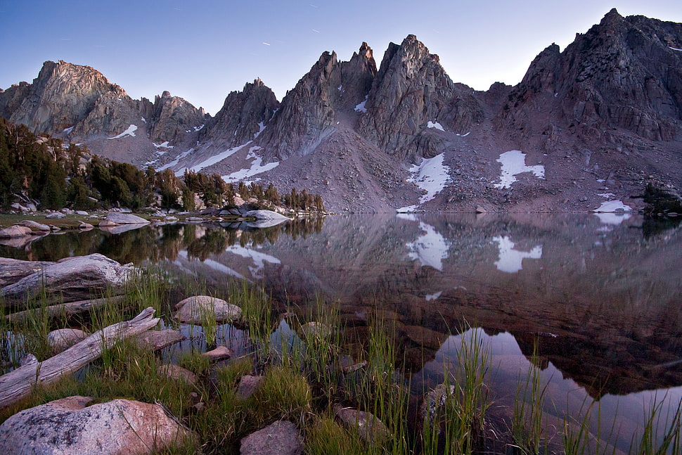 landscape photo of lake near gray rock cliff, kearsarge HD wallpaper