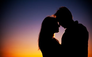 silhouette of man and woman HD wallpaper