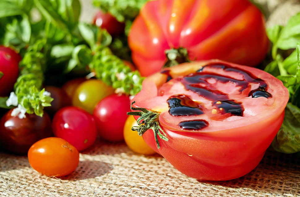 photo of sliced tomato HD wallpaper