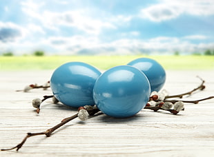 three blue pebbles in tilt-shift photography HD wallpaper