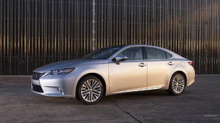 silver saedan, Lexus ES350