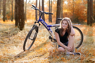 woman wearing black shirt sitting at the back of gray Stels mountain bike HD wallpaper