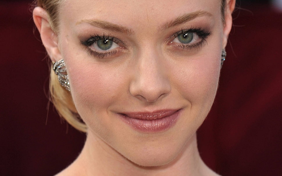 Amanda Seyfried HD wallpaper