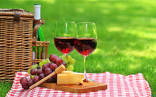 wine glasses and grapes with wicker picnic basket HD wallpaper