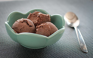 Chocolate ice cream on green ceramic bowl with stainless steel spoon HD wallpaper