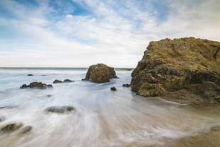 sea shore during daytime HD wallpaper