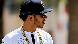 men's white top, Lewis Hamilton, Mercedes F1 HD wallpaper