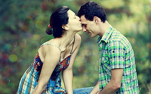 woman kiss man during daytime HD wallpaper