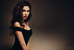 woman wearing black scoop-neck top HD wallpaper