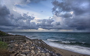 photography of sea under cumulus clouds HD wallpaper