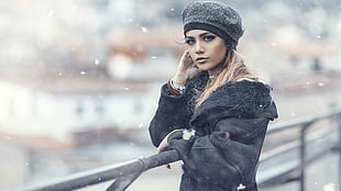 woman wearing gray knit cap and black paraka HD wallpaper