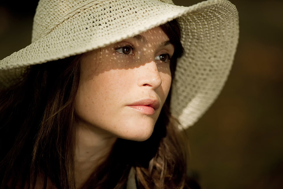 woman in white knitted hat HD wallpaper
