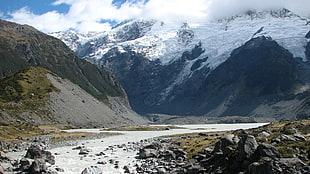 mountain during day time