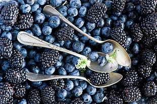 Blueberries and Raspberries with three spoons displayed HD wallpaper