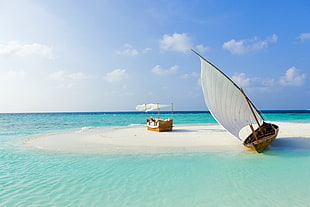 boat on white sand island during daytime HD wallpaper