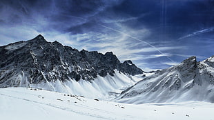 glacier mountain under blue sky at daytime