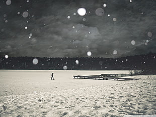 white snowfield, men, winter, monochrome, landscape HD wallpaper